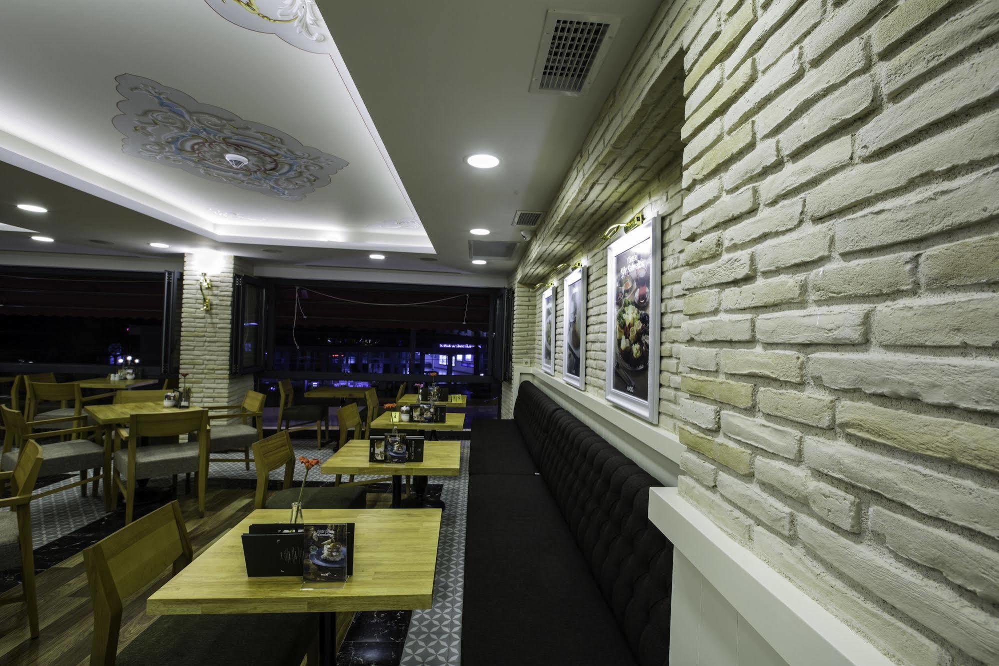 Phosphorion Hotel Istambul Exterior foto Interior of a restaurant in Nicosia, Cyprus