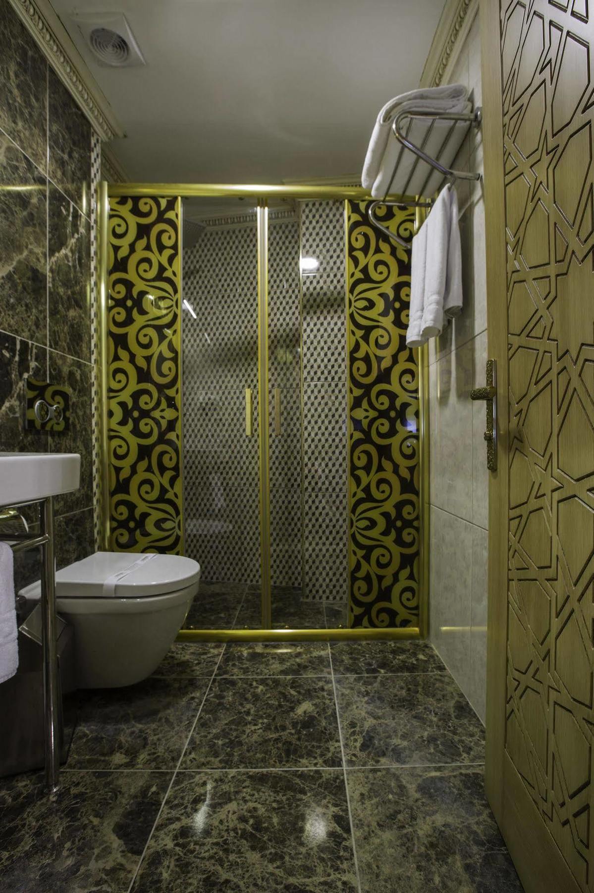 Phosphorion Hotel Istambul Exterior foto A shower enclosure