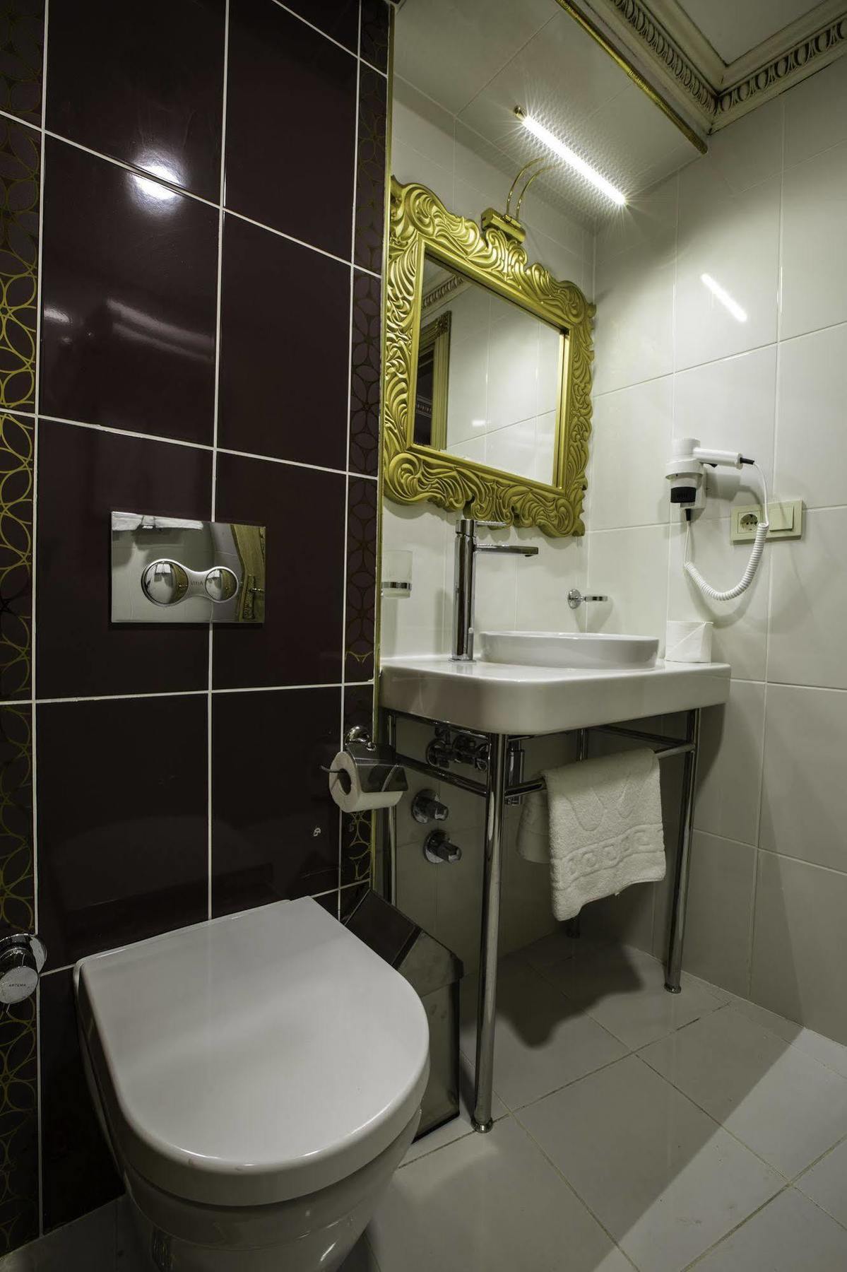 Phosphorion Hotel Istambul Exterior foto Bathroom