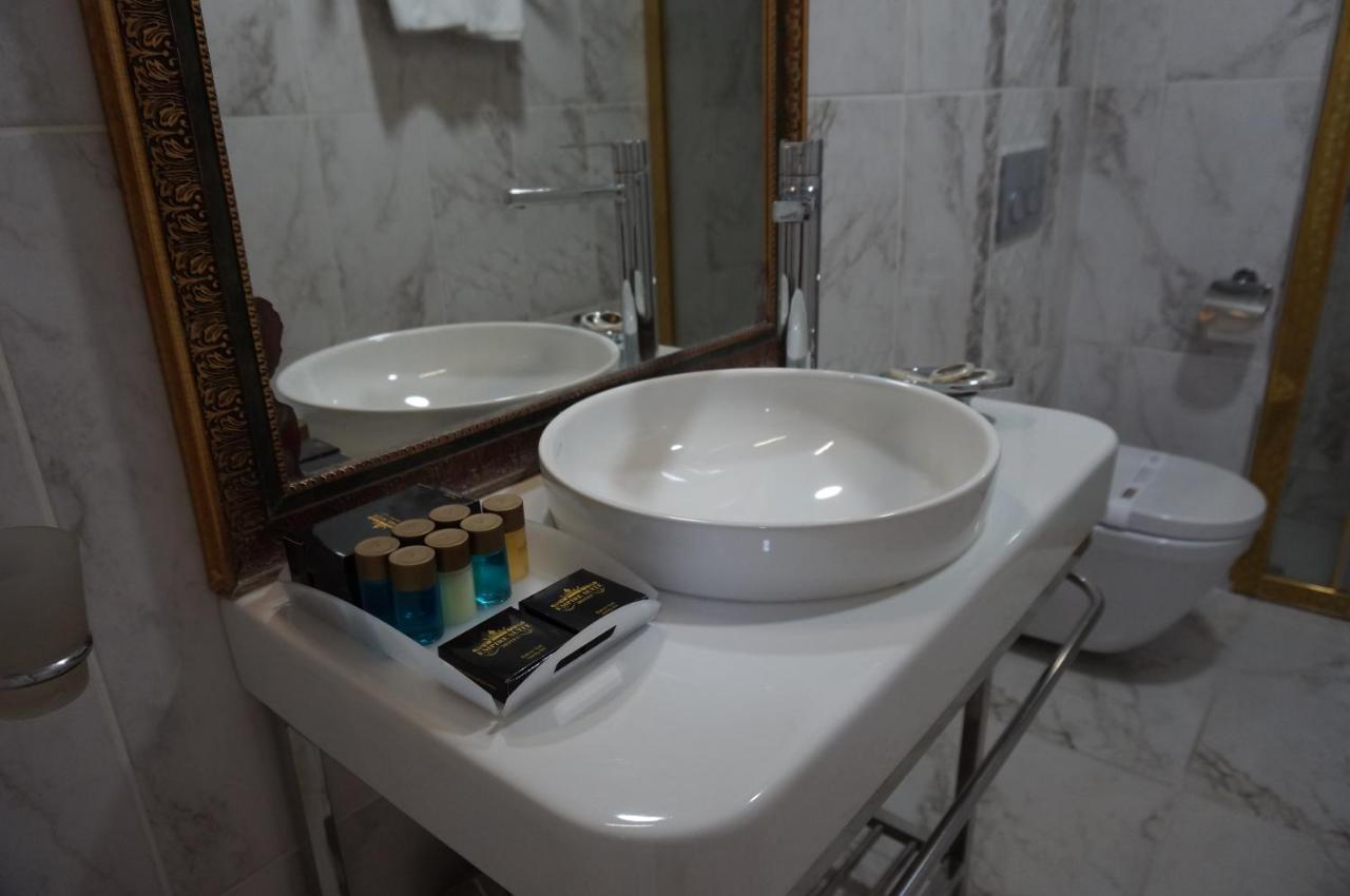 Phosphorion Hotel Istambul Exterior foto Bathroom in a hotel